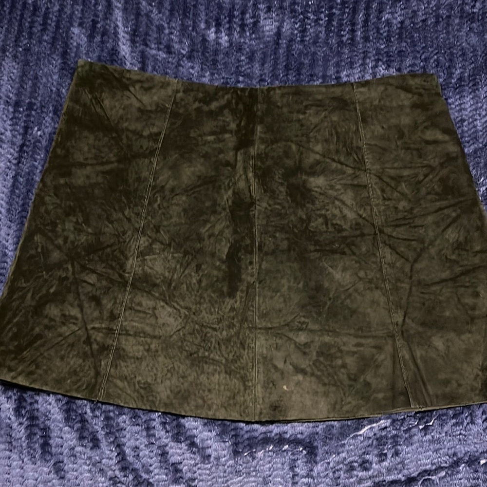 Black leather skirt with back zipper and clip.